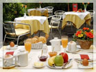 breakfast-in-the-garden